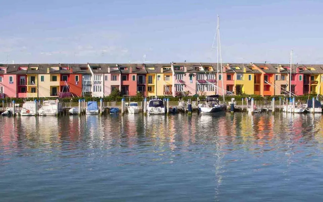 Modern Apartment For 6 Guests By The Pool-Beahost Porto Santa Margherita